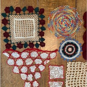 Mixed lot of 12 vintage doilies